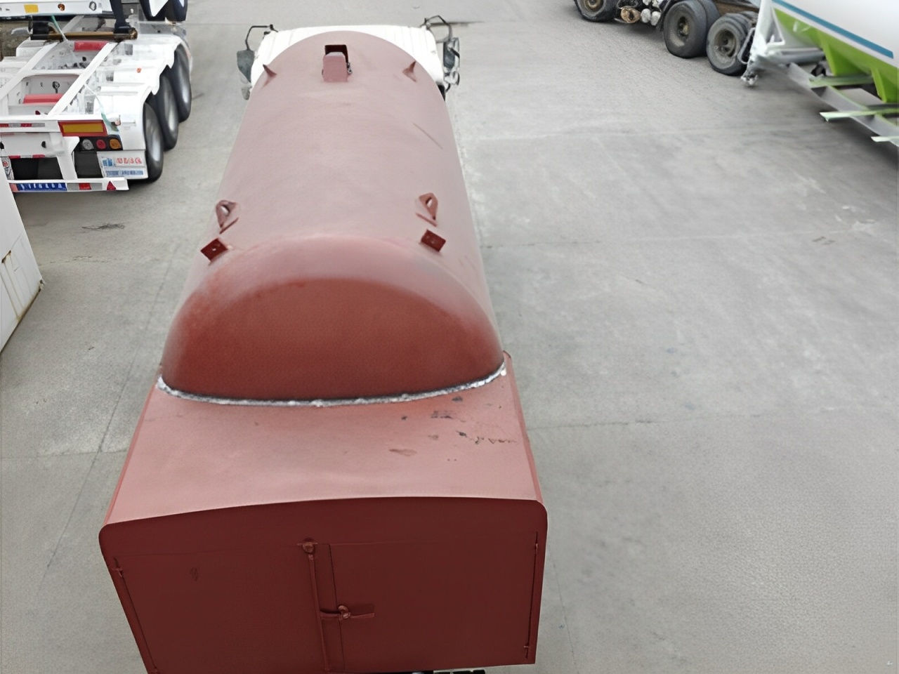 Engineering transport vehicle