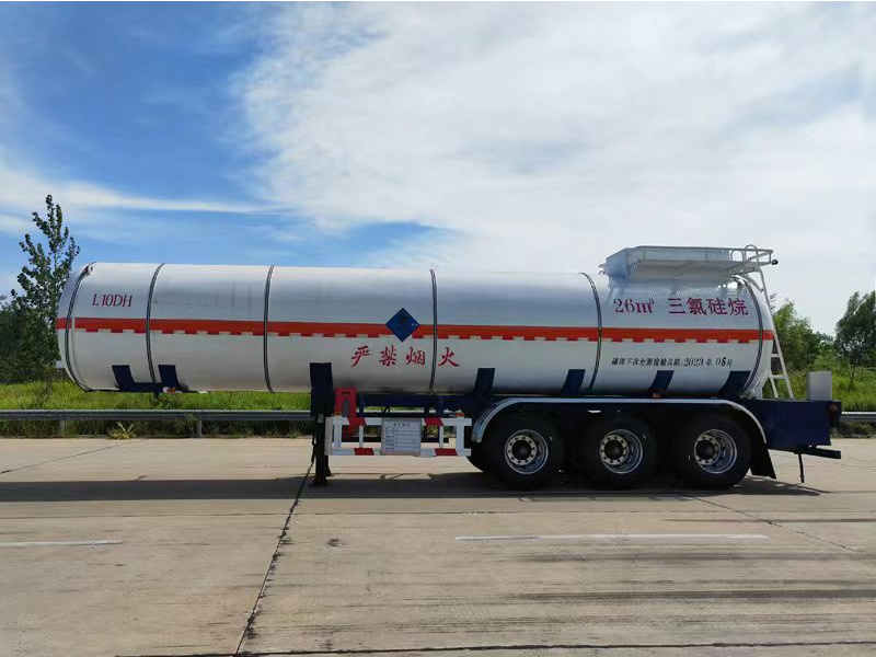 Engineering transport vehicle