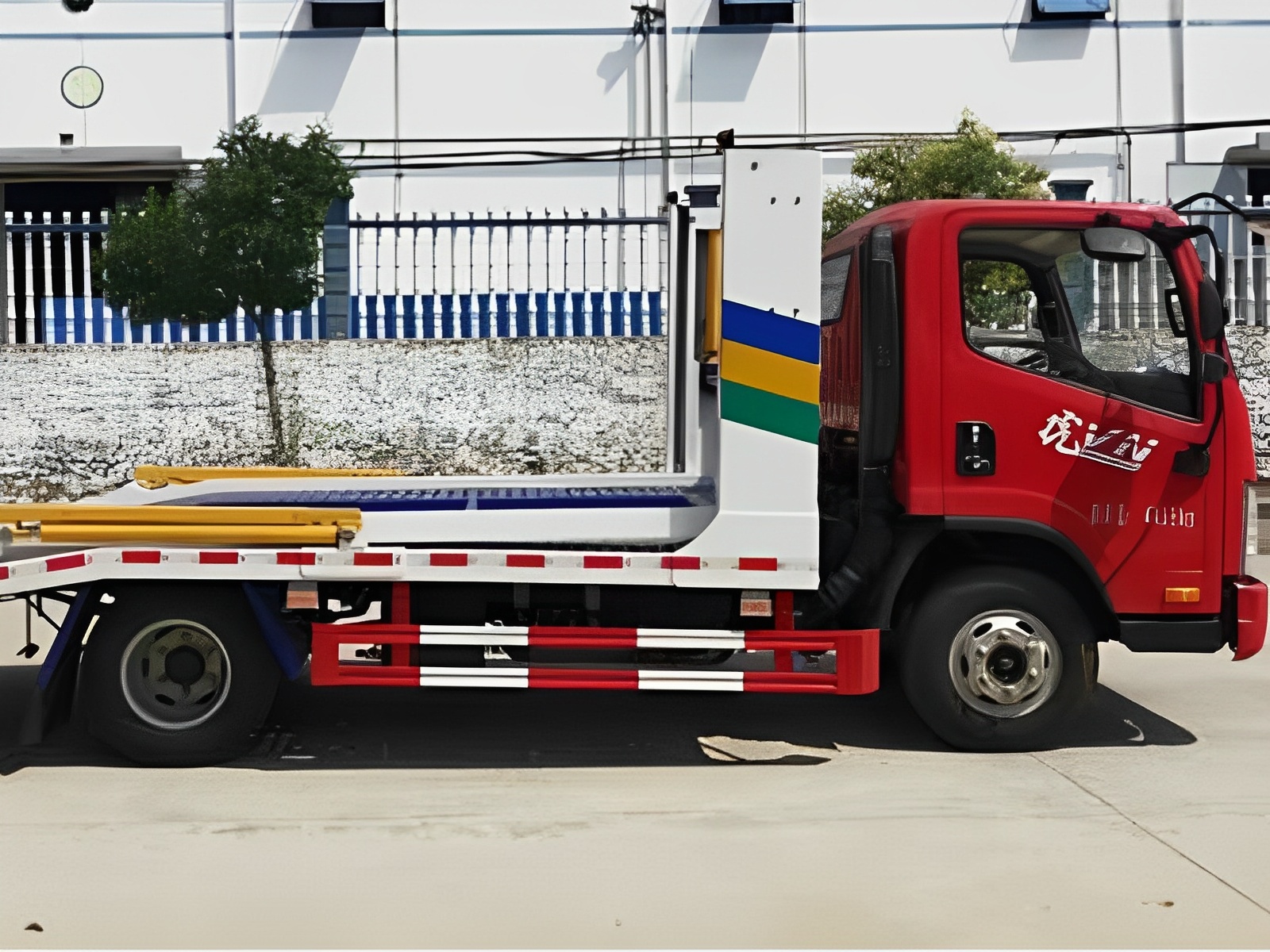 Engineering transport vehicle
