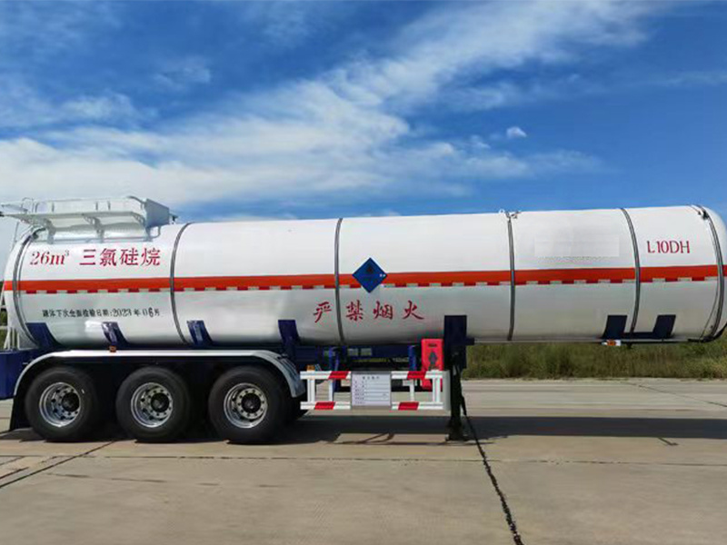 Engineering transport vehicle