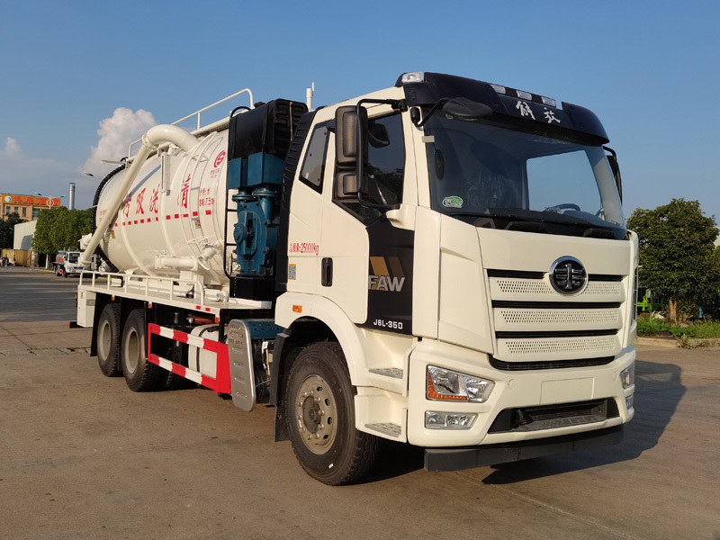 Engineering transport vehicle Engineering transport vehicle