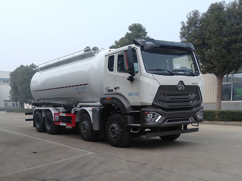 Engineering transport vehicle