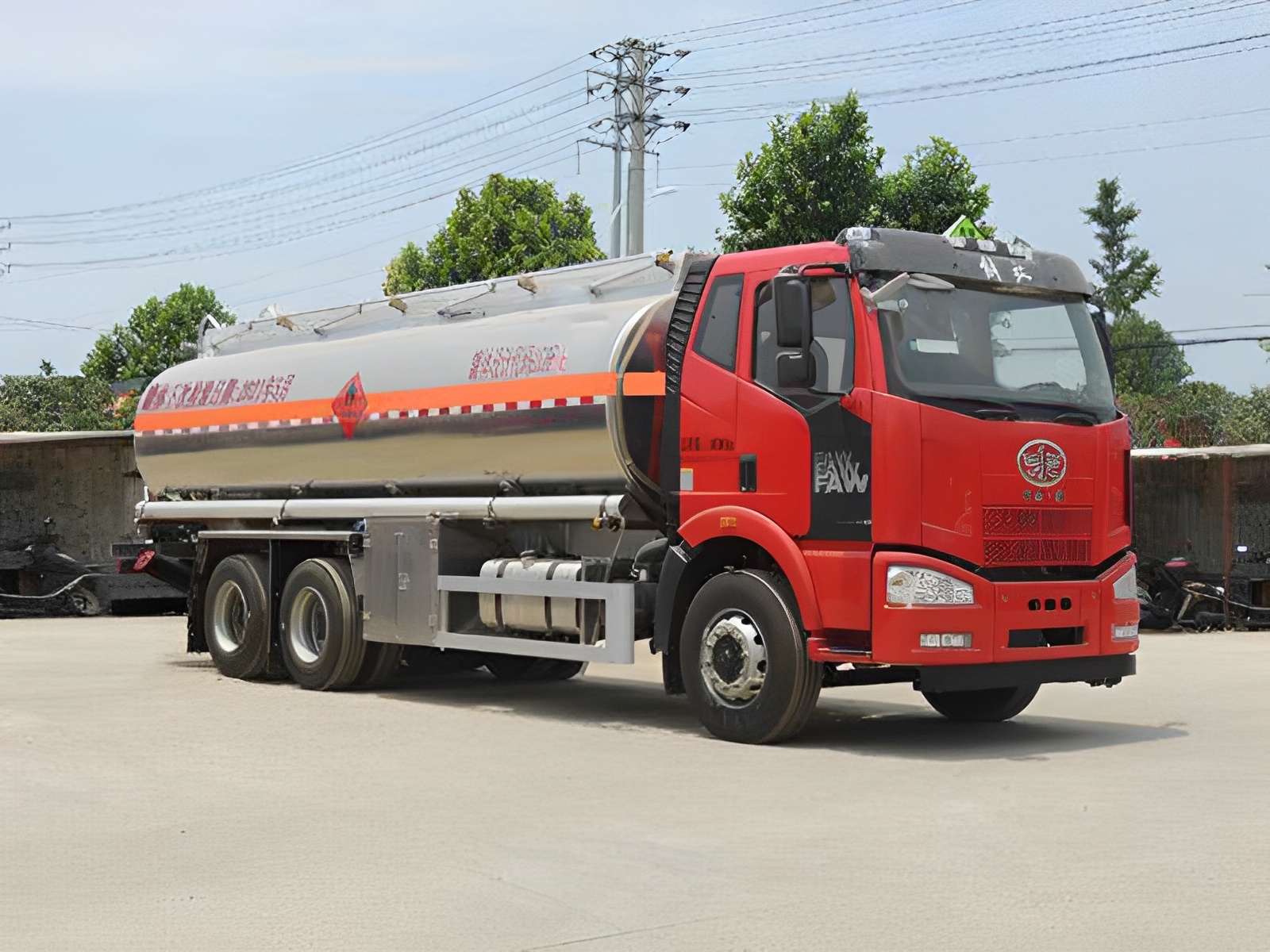 Engineering transport vehicle