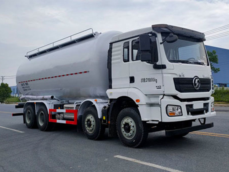 Engineering transport vehicle