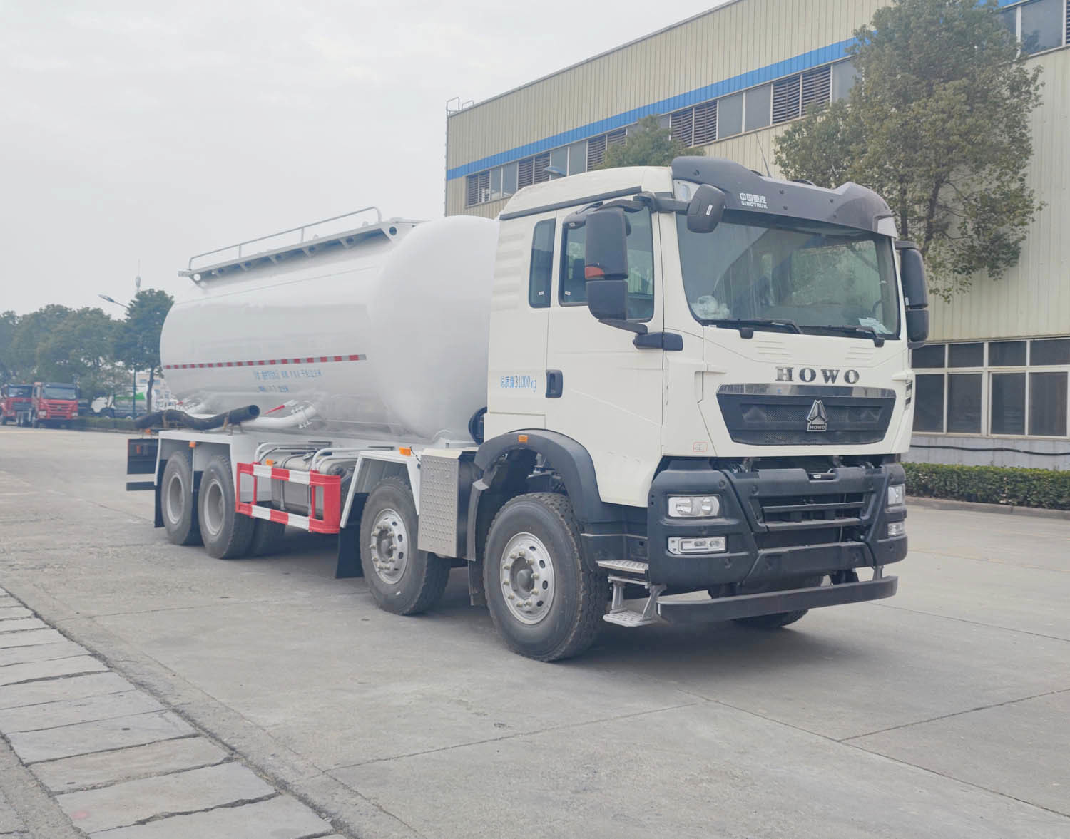 Engineering transport vehicle