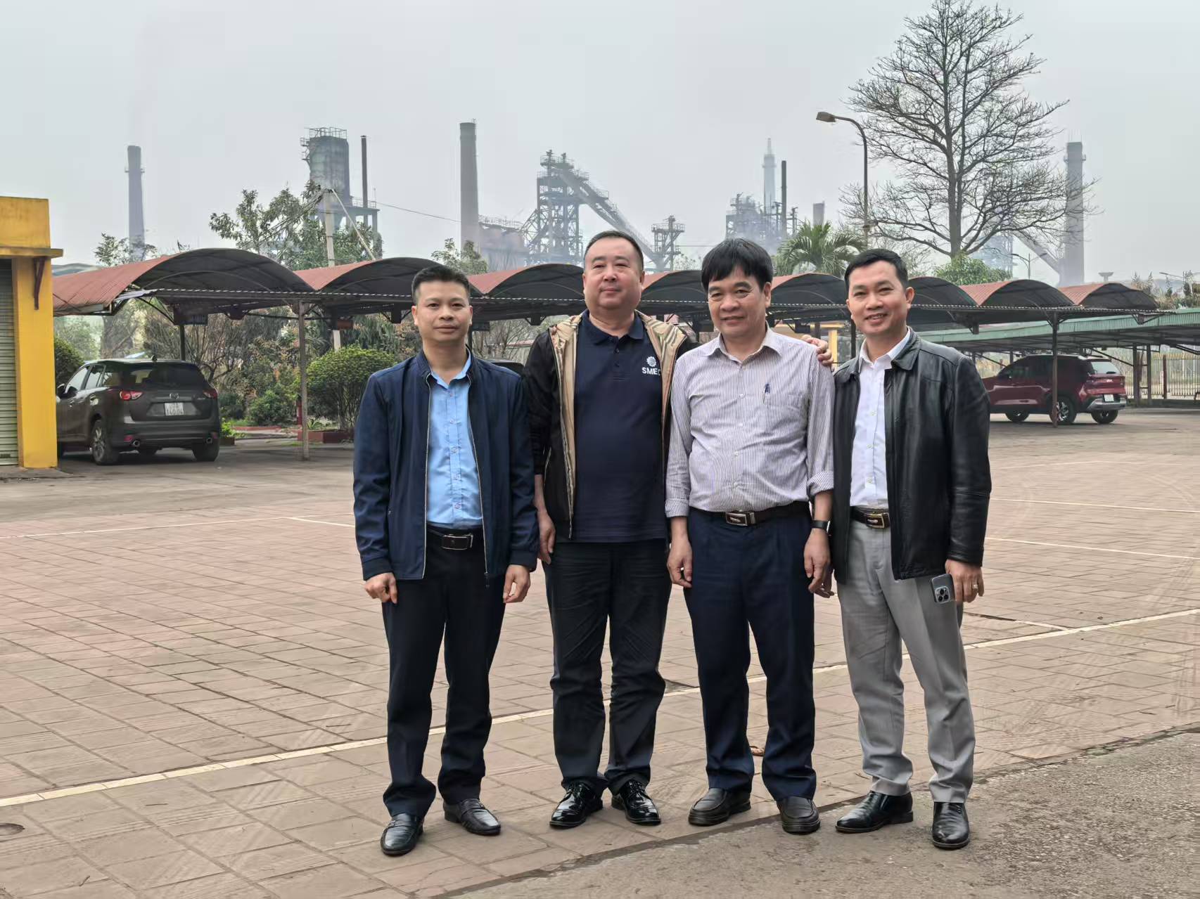 SMEC and the Vietnamese state-owned enterprise Thai Nguyen Iron and Steel Plant exchanged views on a blast furnace renovation project.