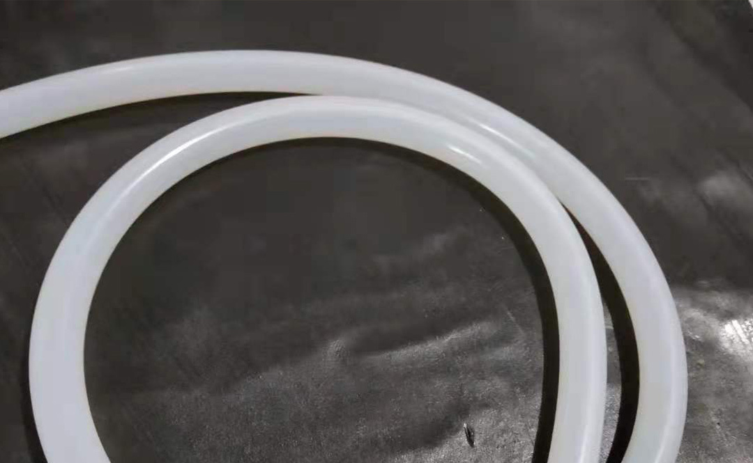 The reasons for the aging of food-grade silicone tubes.