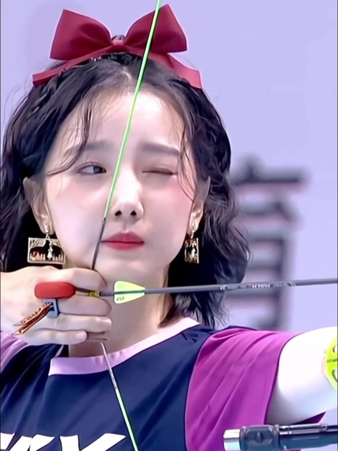 新华鹏射箭转场-这射的是箭么？分明是想偷我的心.mp4