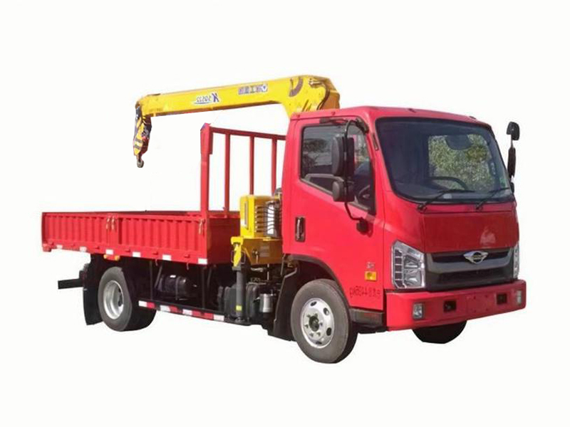 Marque Foton bleue avec grue de voiture