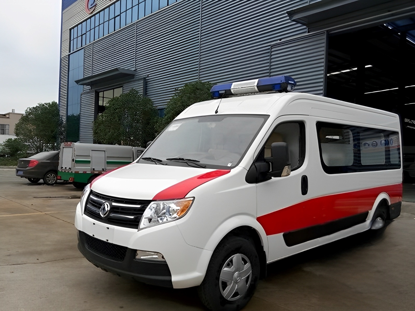 Dongfeng Yufeng Long Wheelbase Medium Roof Diesel Ambulance