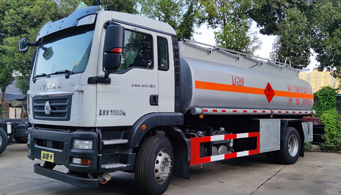 SinoTruck C7H fuel tanker