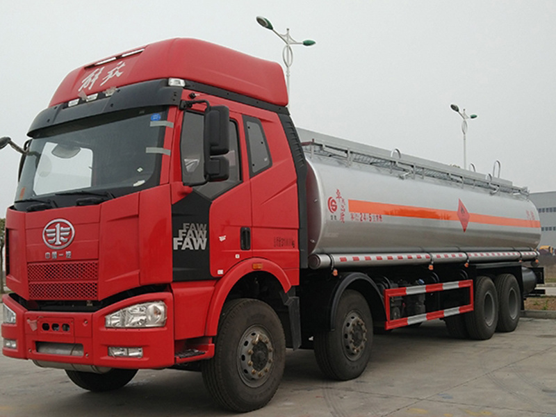 FAW J6M 8x4 Fuel Tanker