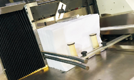 What are the characteristics of cardboard slitting machine