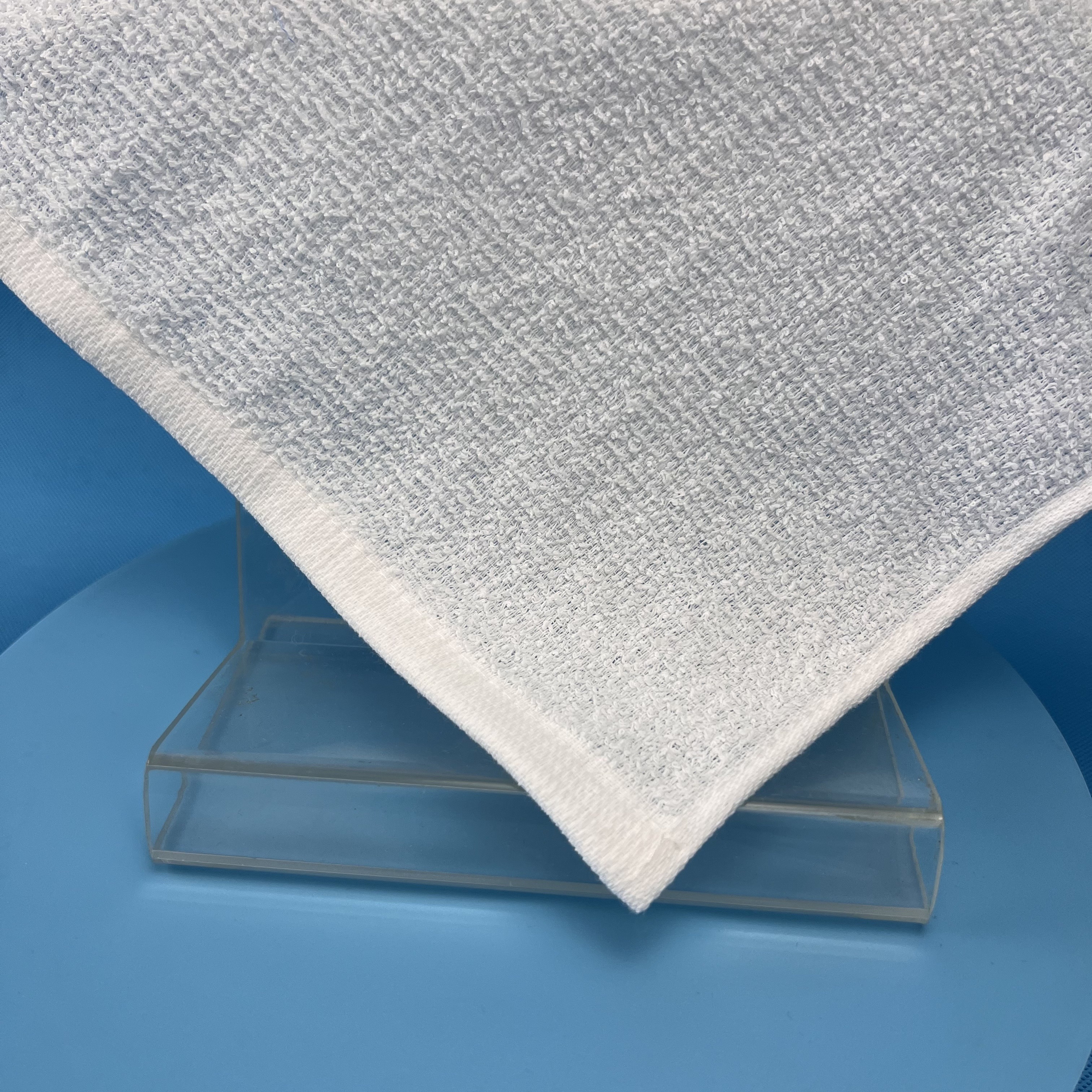 Square White Cotton Towel Rolled in Tray Disposable for Home Airline Restaurant Use
