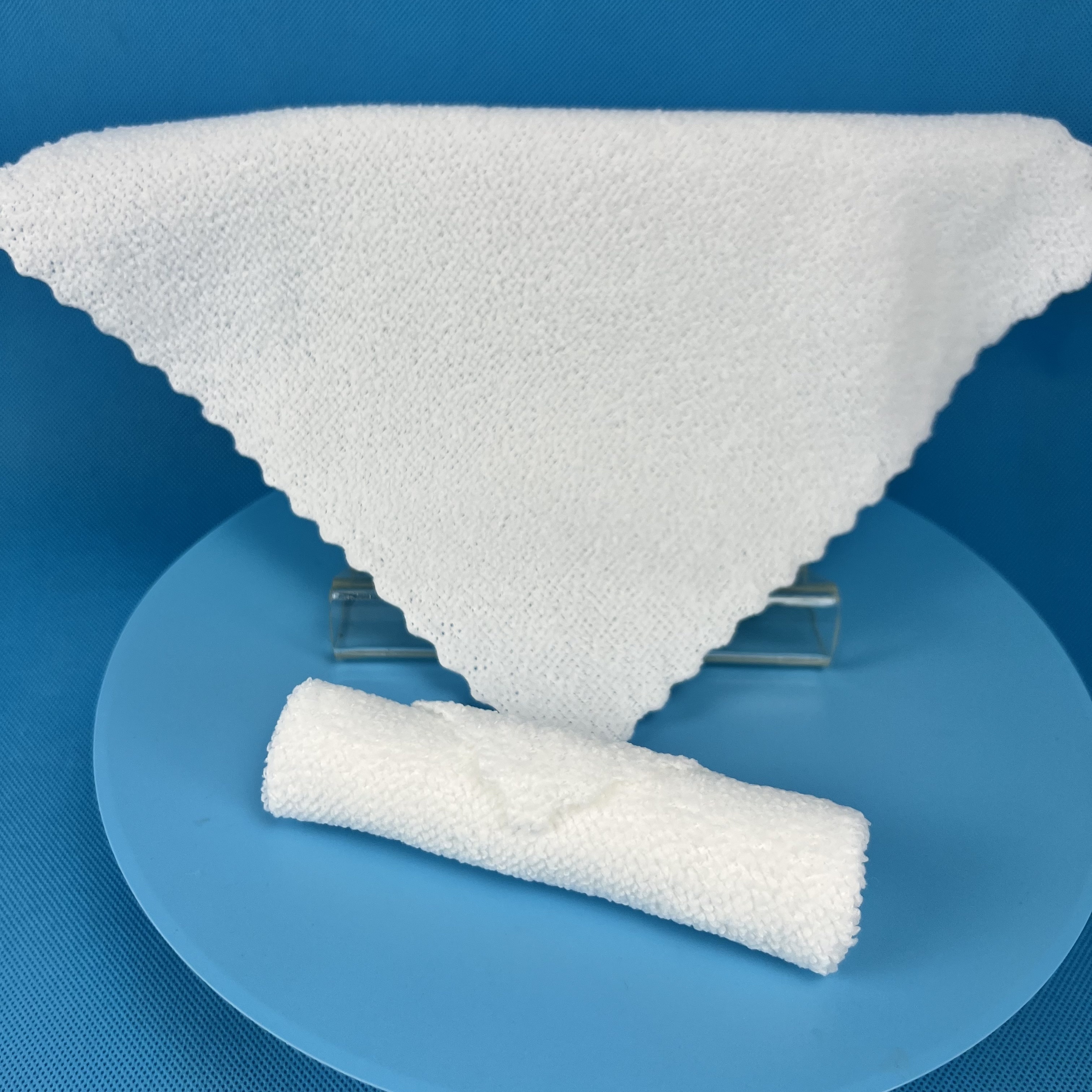 Pre-rolled White Dry Disposable Microfiber Oshibori Towel for Wet Wipes Factory
