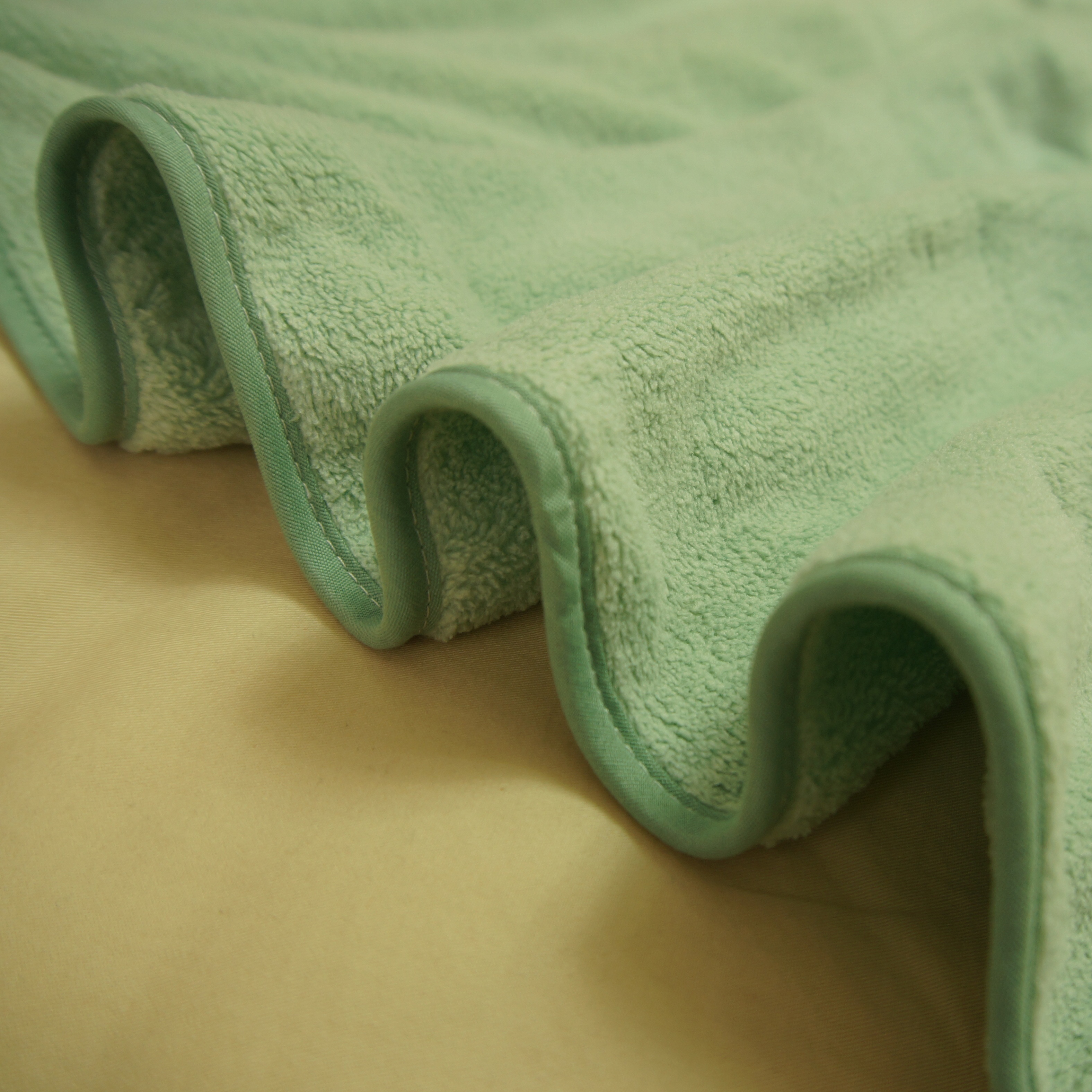 quick dry microfiber sports swimming beach towel with hanging loop