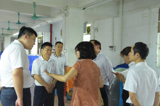  Qiaoxin technicians enthusiastically introduced 