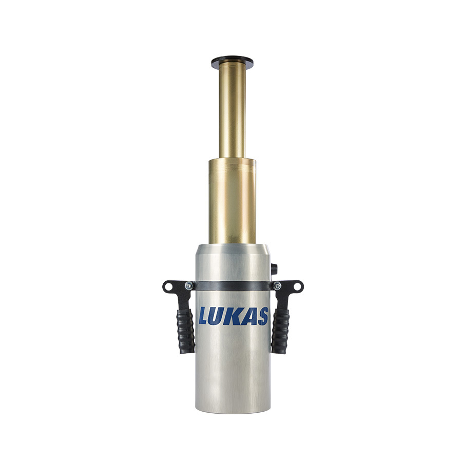 Lifting oil cylinder