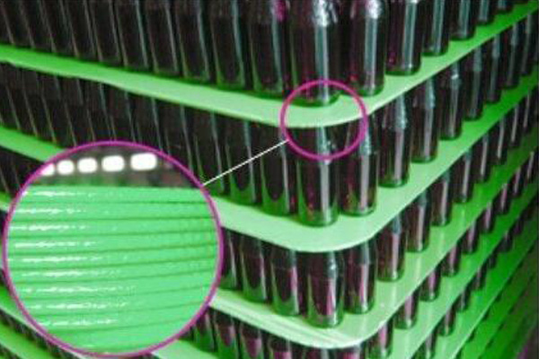 Double wall corrugated plastic layer mat