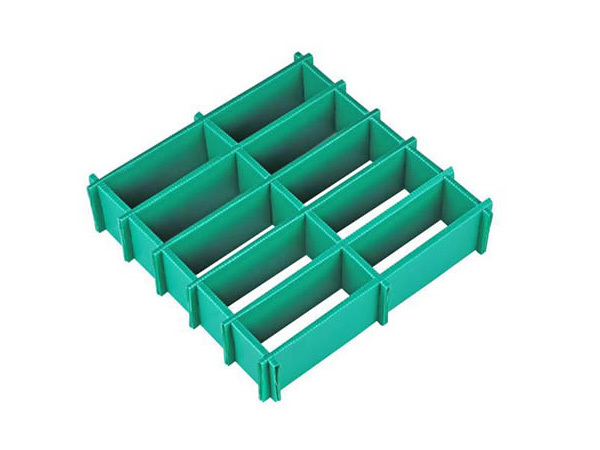 Corrugated plastic partition