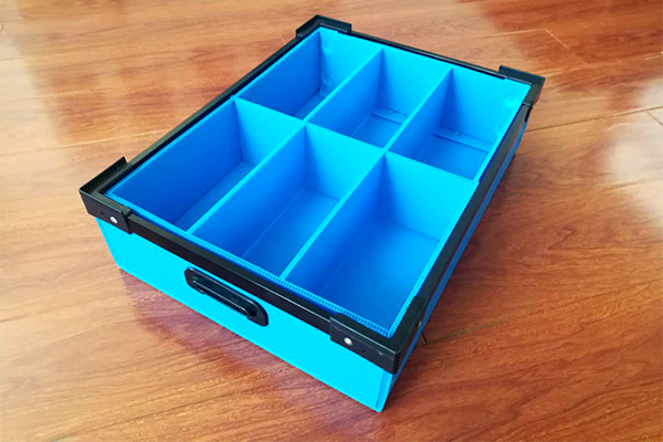 Plastic hollow corrugated box
