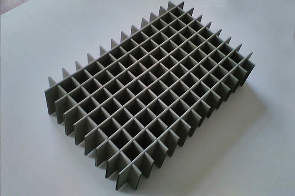 Corrugated plastic partition