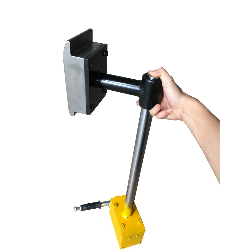 Magnetic robotic hand
