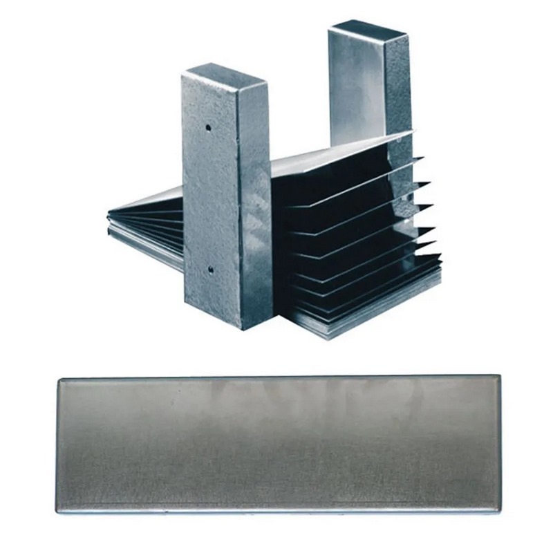 Magnetic divider