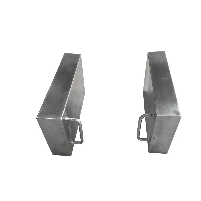 Magnetic divider