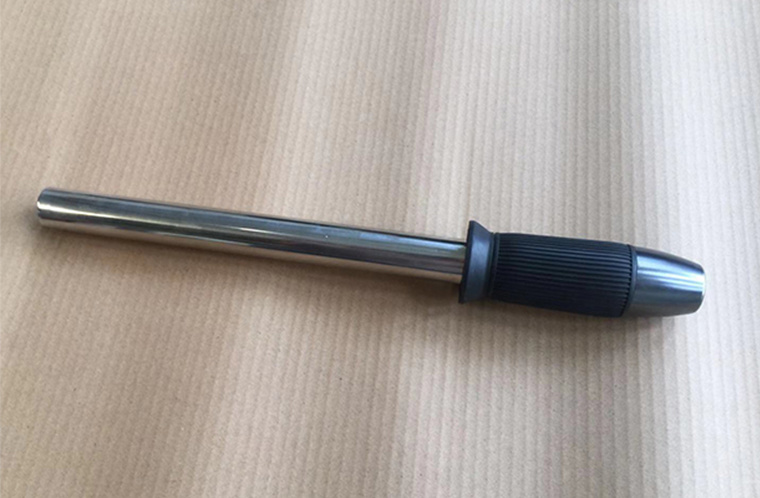 Magnetic bar