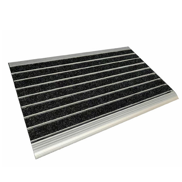 Carpeted double border aluminum door mat