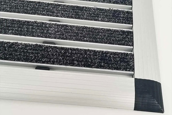 The advantages of rubber aluminum alloy mats are significant, making them a new favorite in modern home decor.