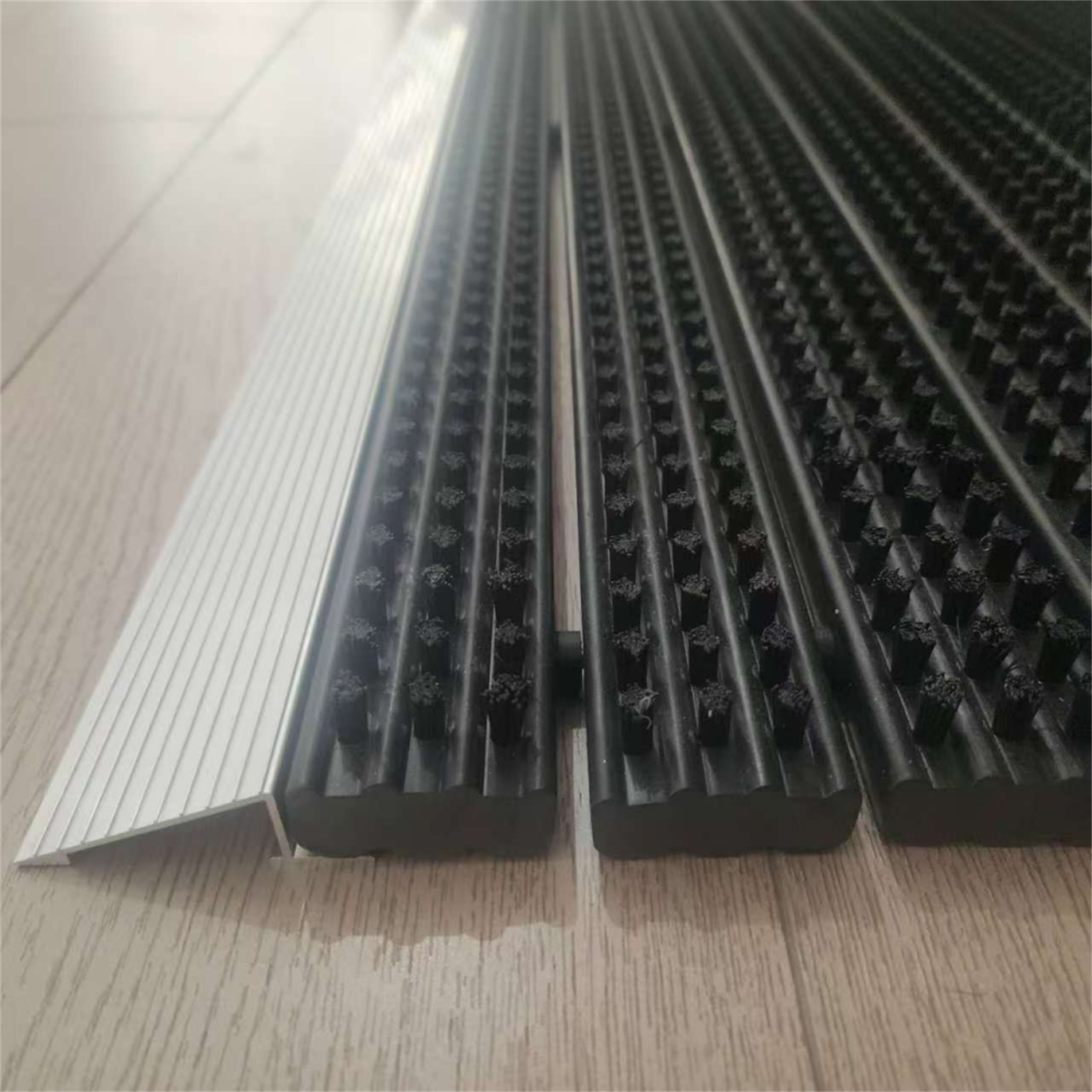 Brush Aluminum Door Mat (Square Rubber Strip)