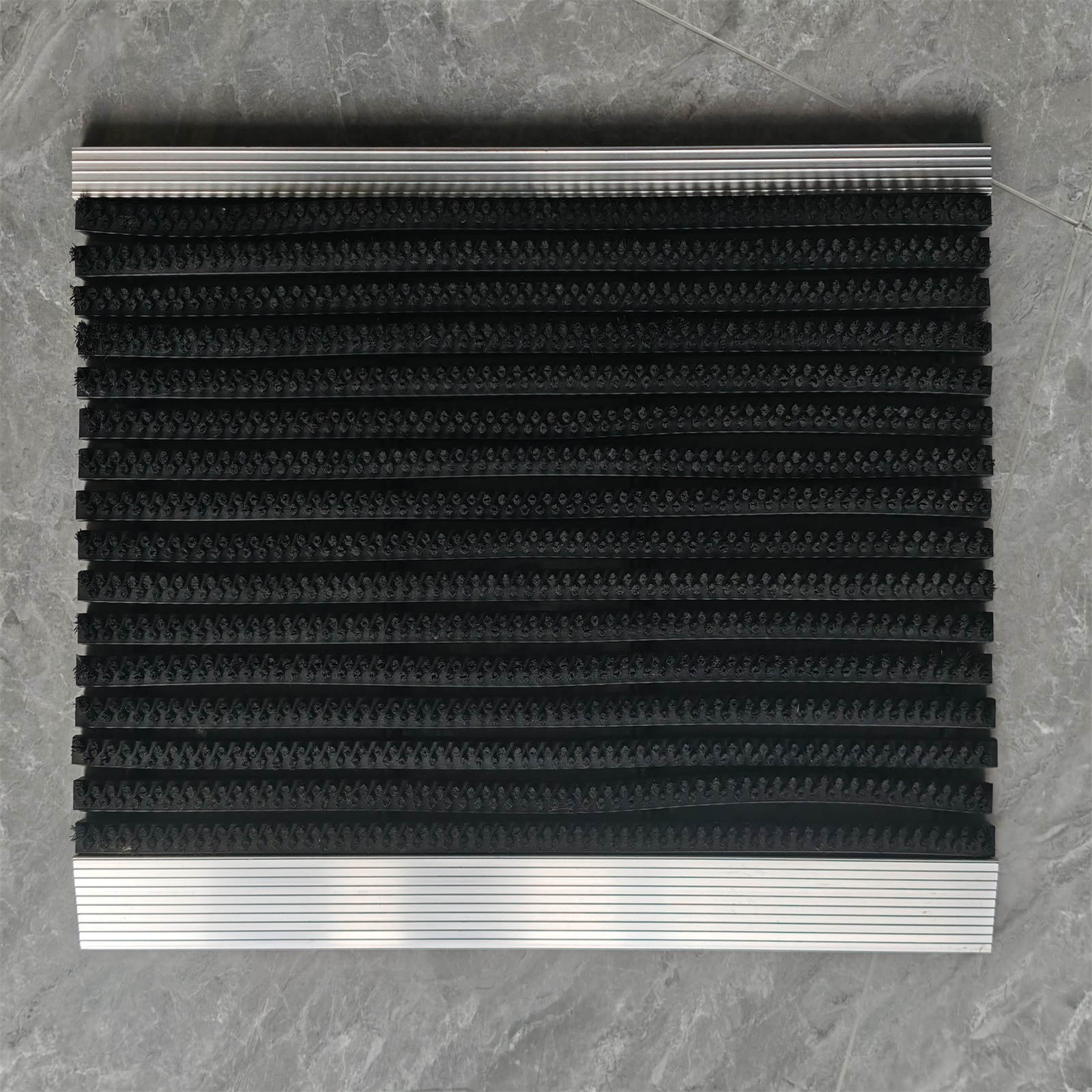 Brush rubber door mat (wavy rubber strip / without aluminum alloy edge)