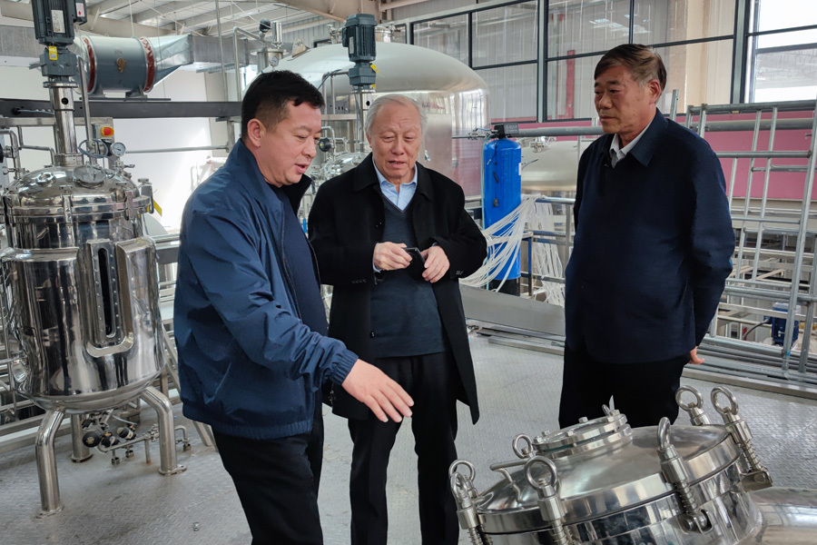 Academicians Li Defa and Kang Xiangtao visited the park to provide guidance.