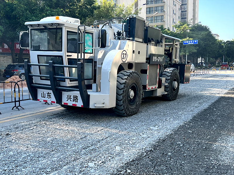 路面共振破碎機