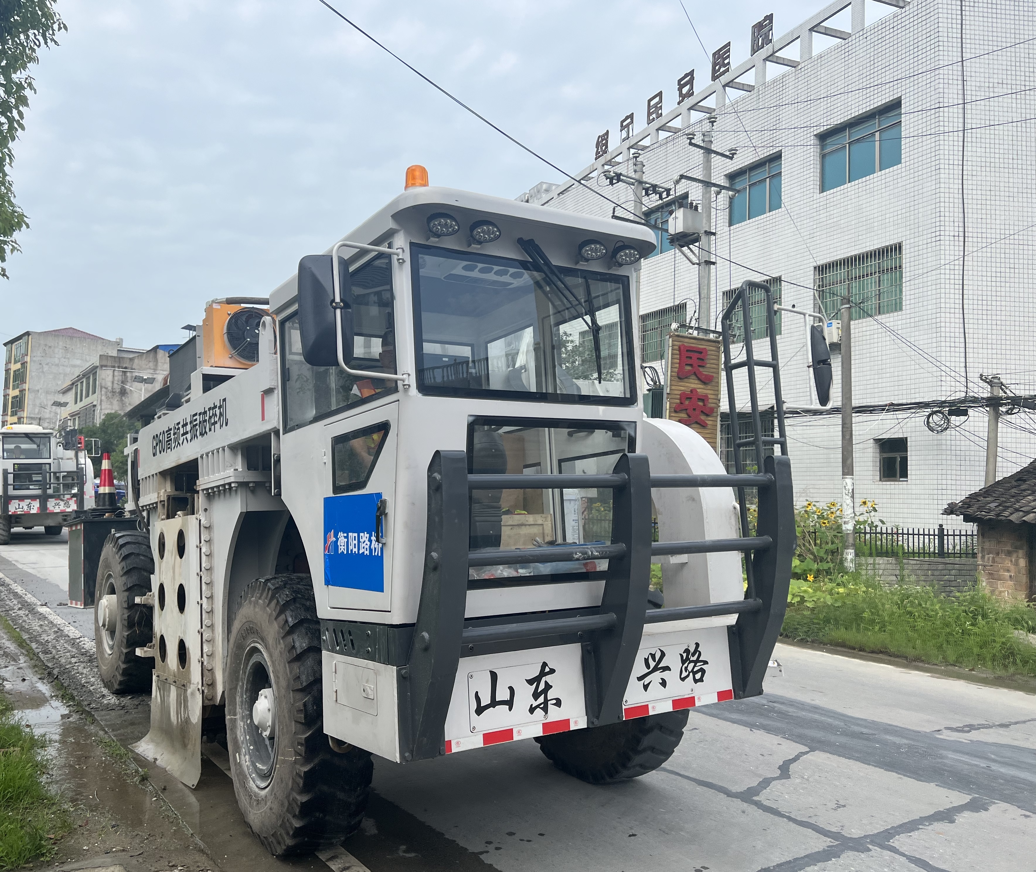 共振破碎機(jī)施工3