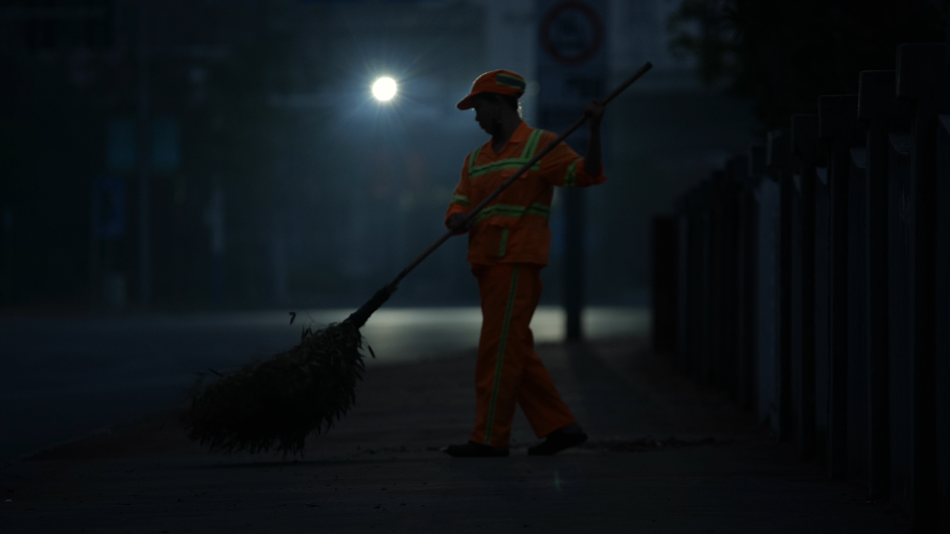 Twelve Hours of Sanitation | "Orange" Showcases the Beauty of the City