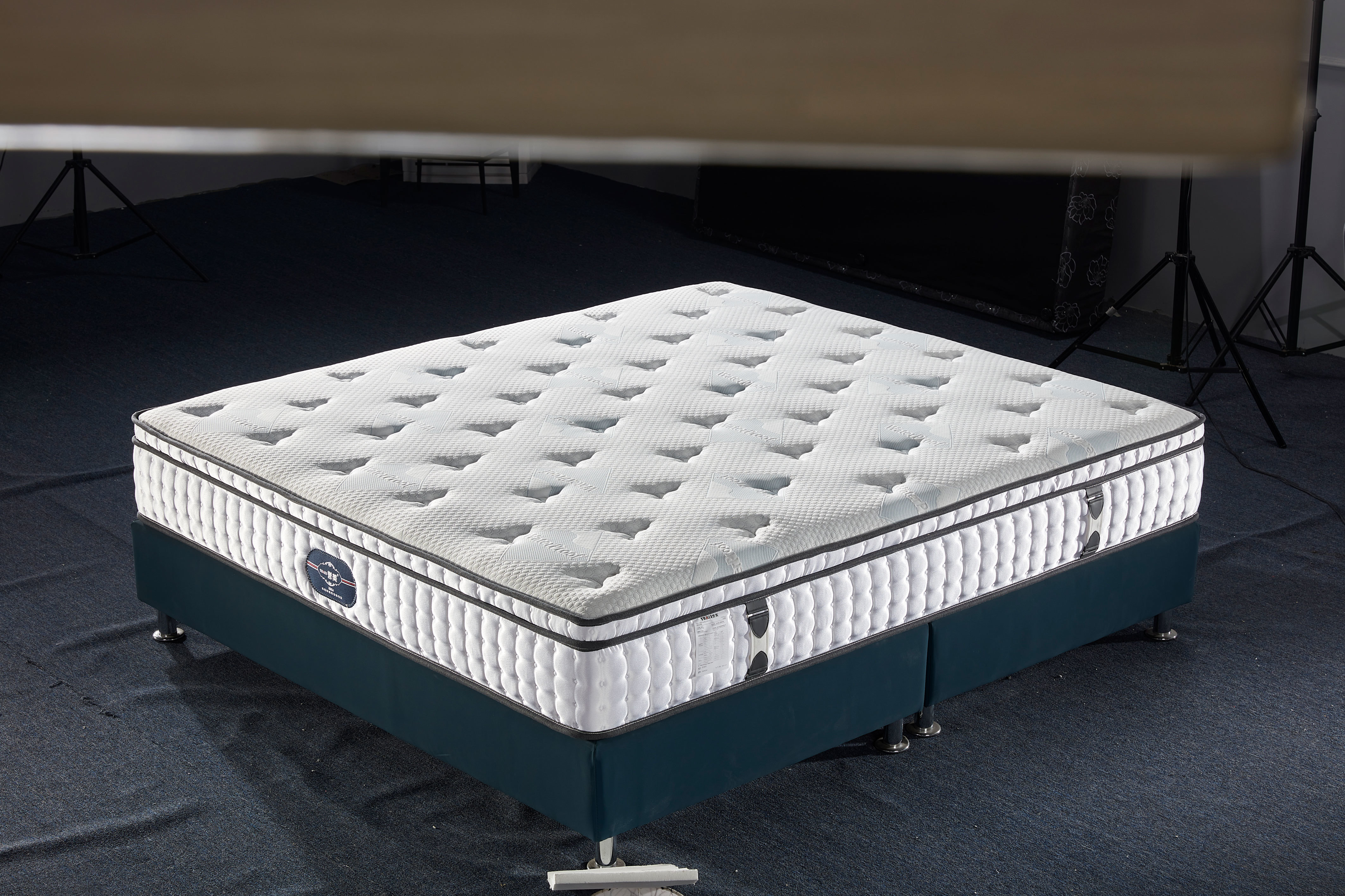 Versace-Modern Civilian Bed For Daily Use Manufacturers
