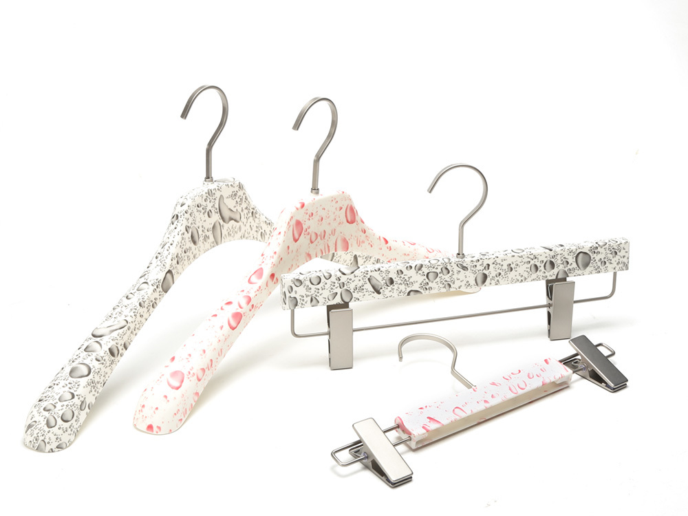 Say Goodbye to Clutter - Embrace the Water Transfer Hanger: The Ultimate Solution for Space-Saving Organization