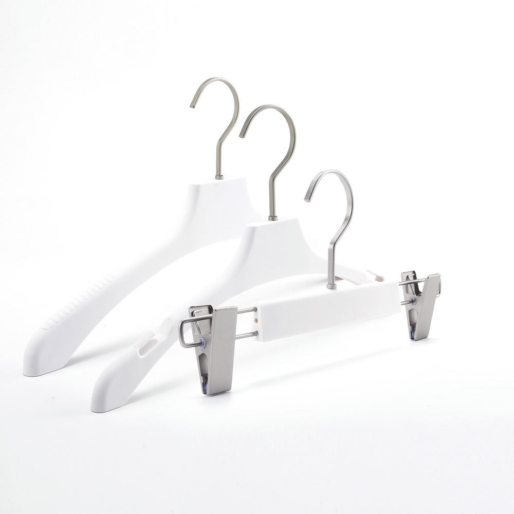 Spray hanger