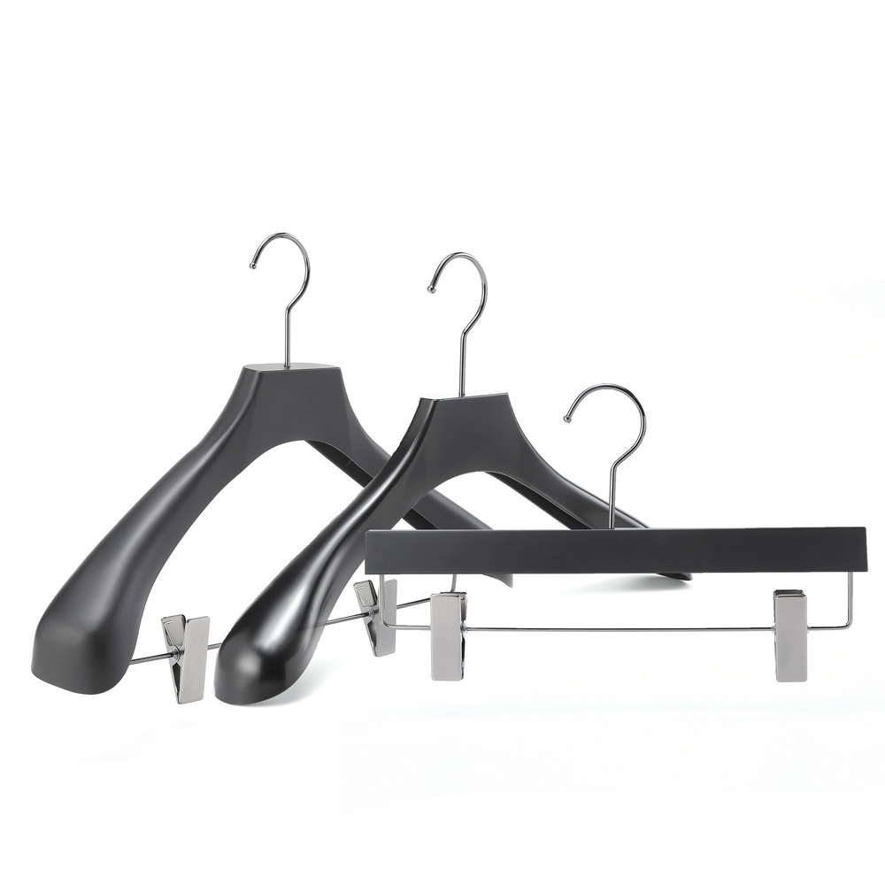 Suit hanger