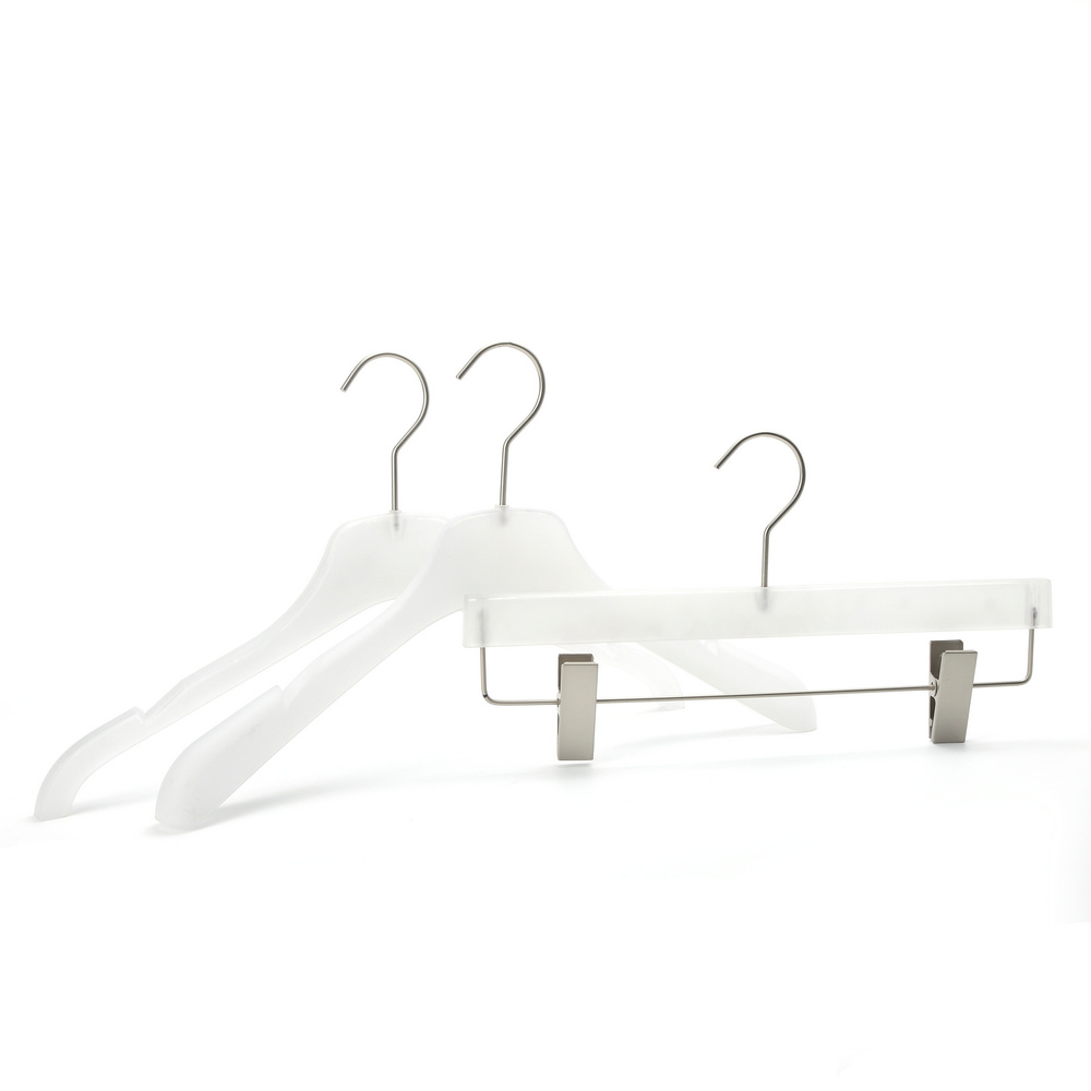 Sandblasting hanger