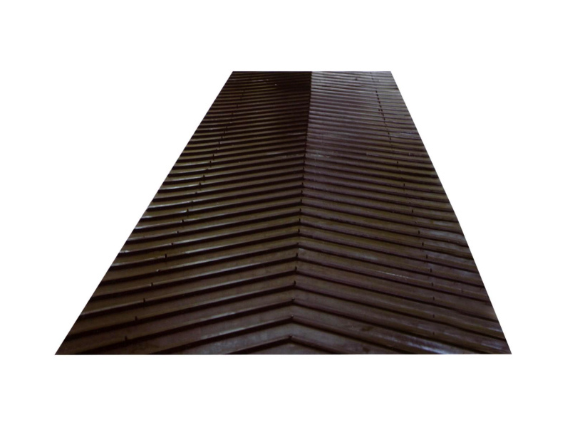 Patterned conveyor belt