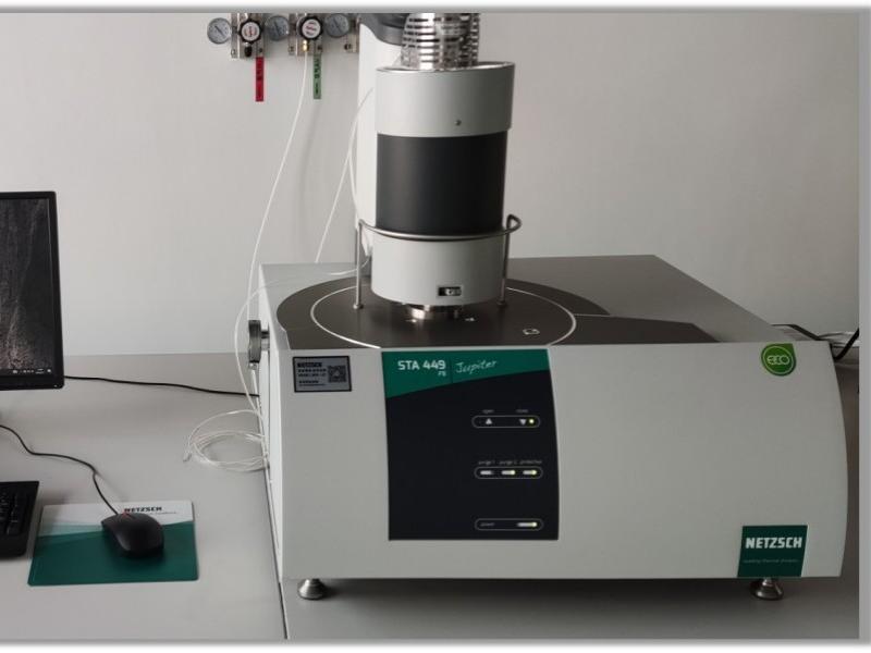 Laboratory equipment: synchronous thermogravimetric analyzer Laboratory equipment: synchronous thermogravimetric analyzer