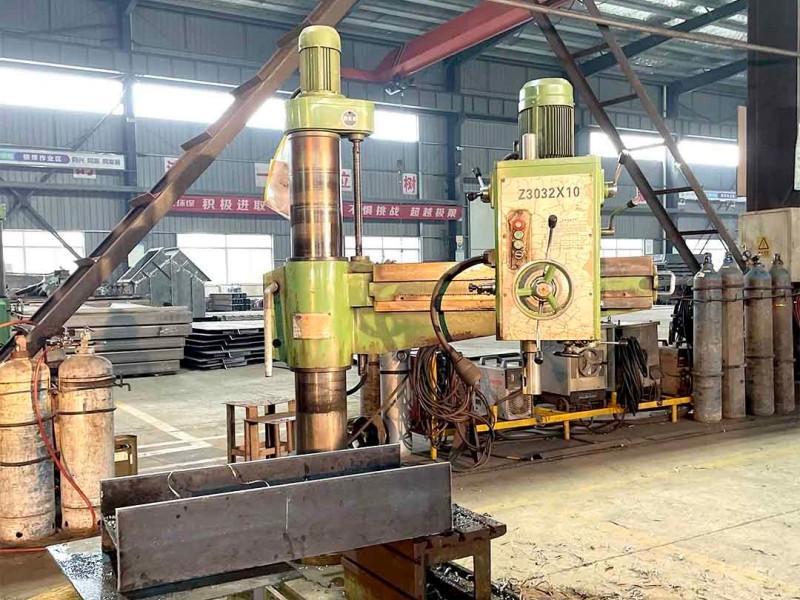 Radial drilling machine Radial drilling machine