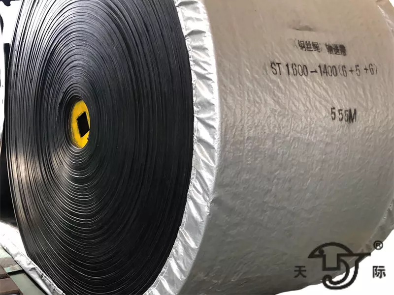 Flame-retardant conveyor belt with steel wire rope