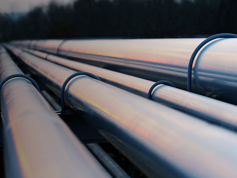 What are the factors that affect the compressive strength of steel pipes?