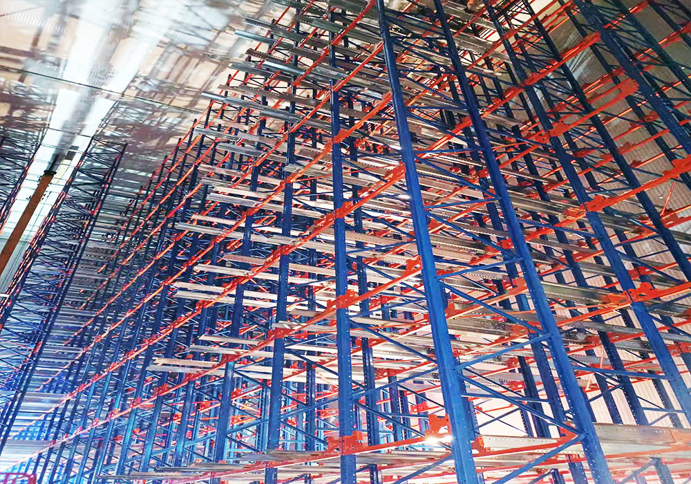 Système automatisé de stockage et de récupération par pont roulant