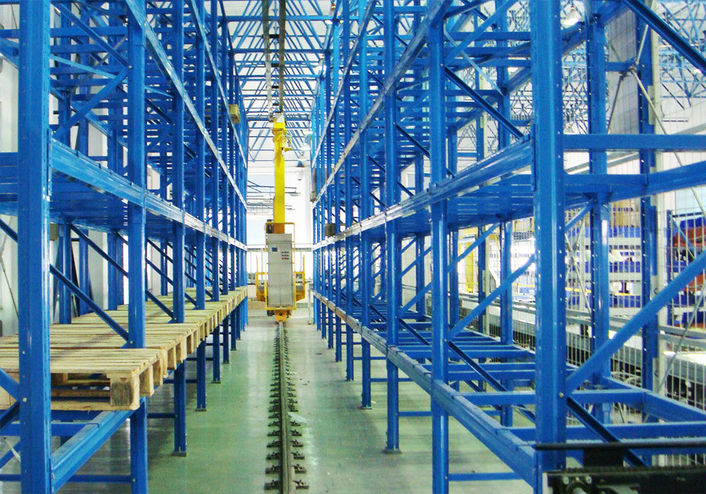 Système automatisé de stockage et de récupération par pont roulant